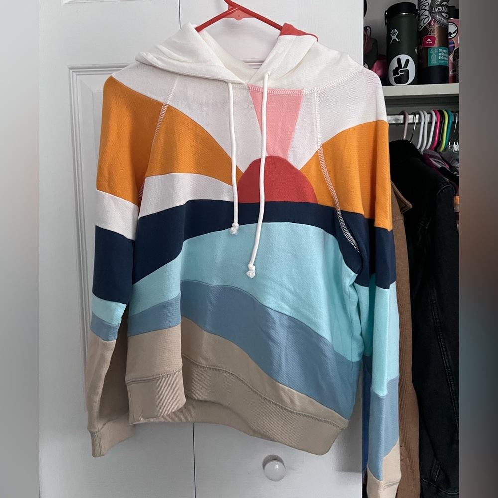 Women’s faherty pull over hoodie.